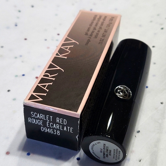 Mary Kay Gel Semi-Matte Lipstick Scarlet Red 3.6g New - Picture 3 of 8